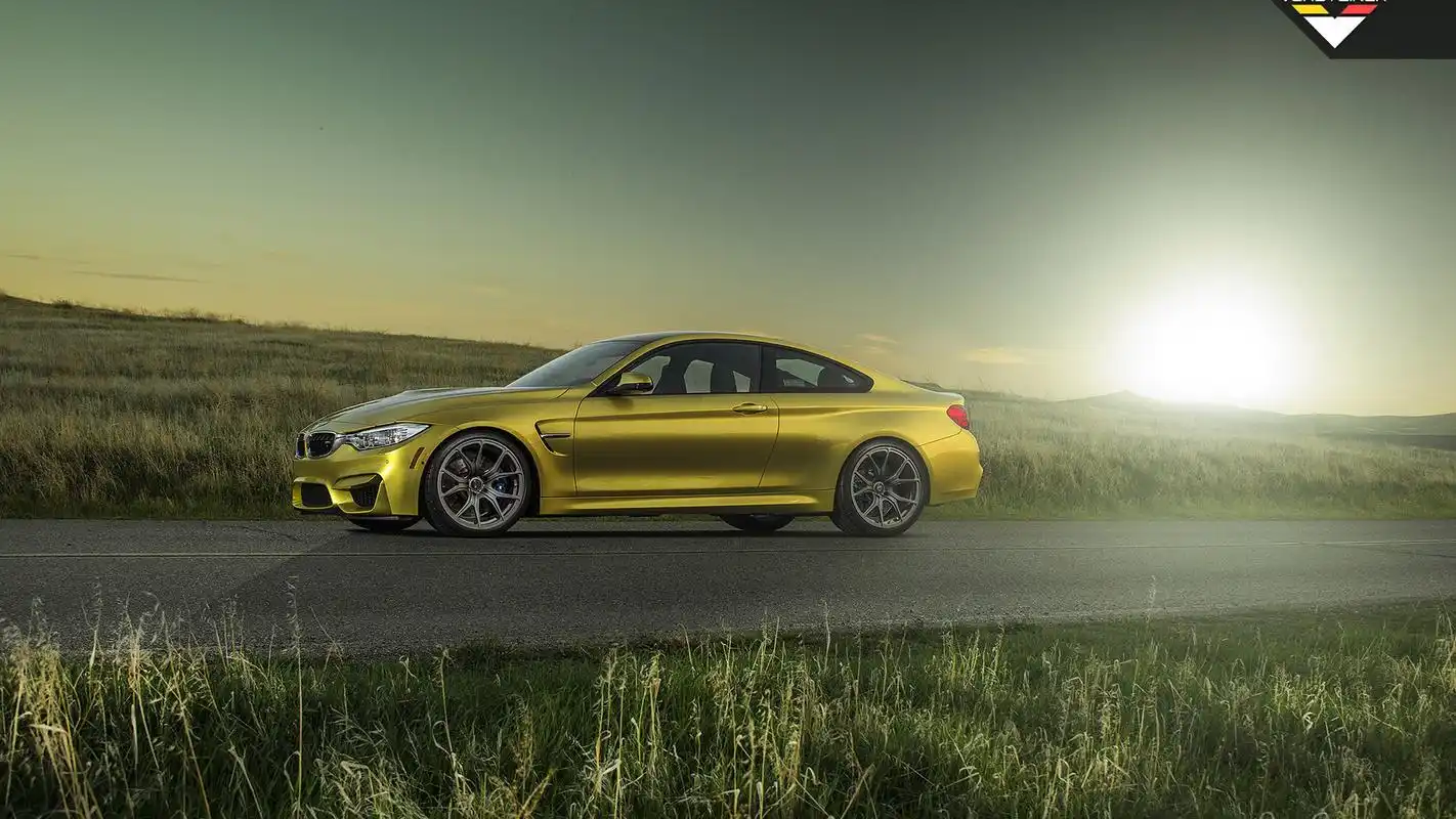 超酷宝马m4概念车炫彩土豪金桌面壁纸(二)