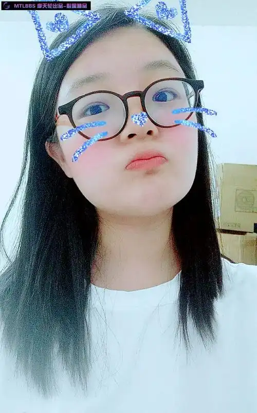 异地女友真实露脸自拍,半夜说屄痒(白虎)