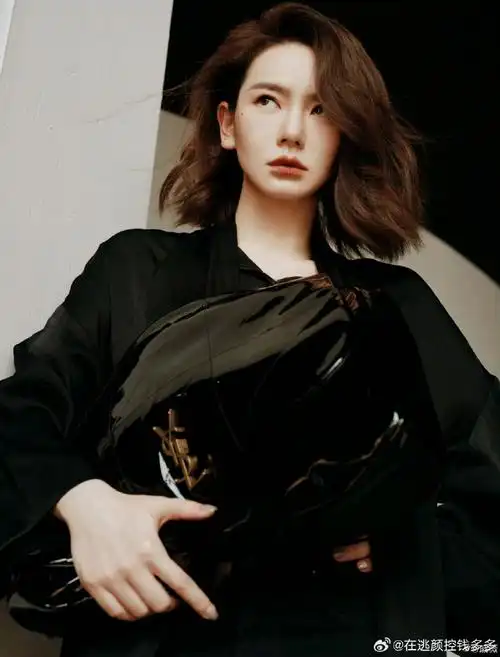 就是气质上很不一样,戚薇的短发是一股子霸气的感觉,我就喜欢飒的美女