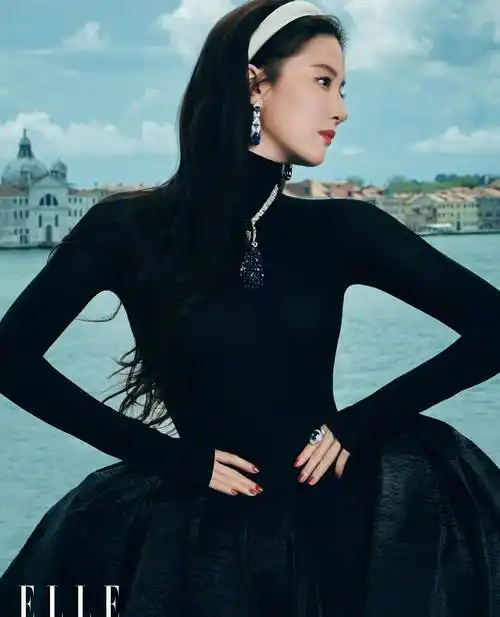 刘亦菲elle金九封面,性感抹胸宛如美神降临,演绎意式宫廷大片_时尚