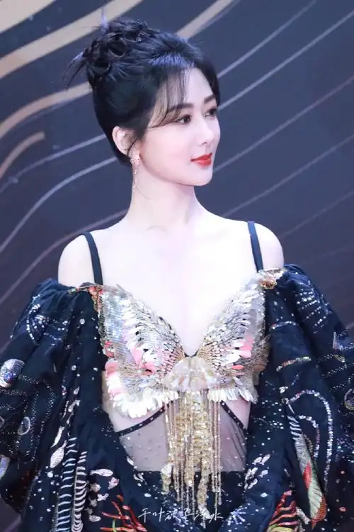 星光大赏星光俱乐部##杨紫 鎏金蝴蝶公主