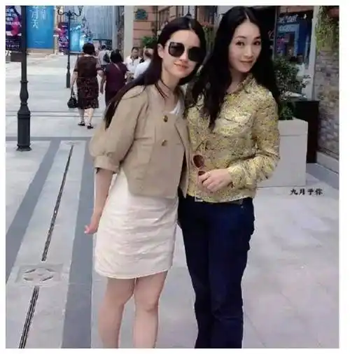 刘亦菲晒合照示爱:"表妹爱你哟"魅力亲情!