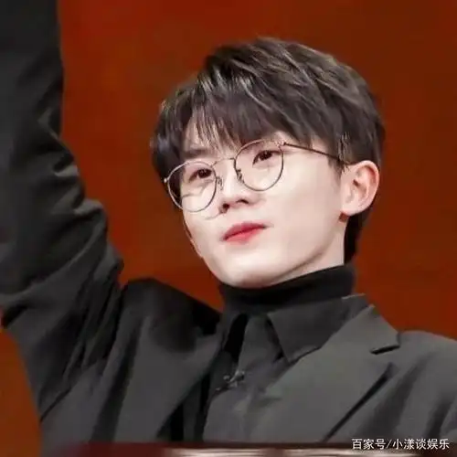 马嘉祺戴眼镜太帅了吧!不愧是郑州蛊王!