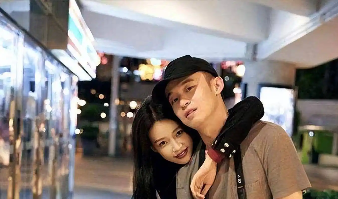 董子健和孙怡曾相爱7年,离婚1年后首次同框,为孩子还是复合了?