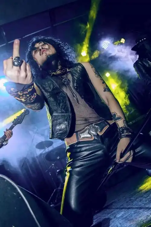 醉人,骚情,华丽…los crasher带回远去的摇滚黄金年代|坚果nuts