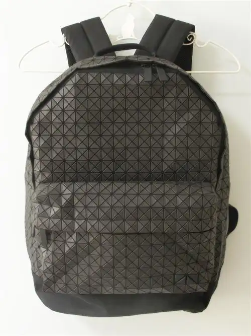 日本三宅一生issey miyake菱格双肩包 男款背包磨砂黑色 北京现货