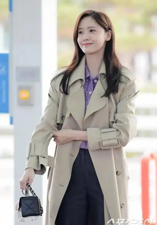 林允儿机场穿搭
