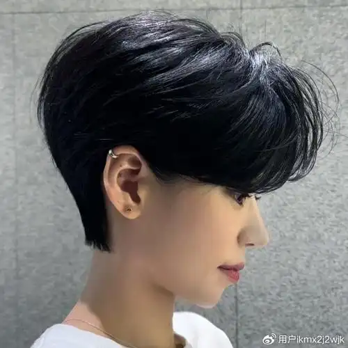 最火女士发型来了,挂耳立体短发,好看到心动