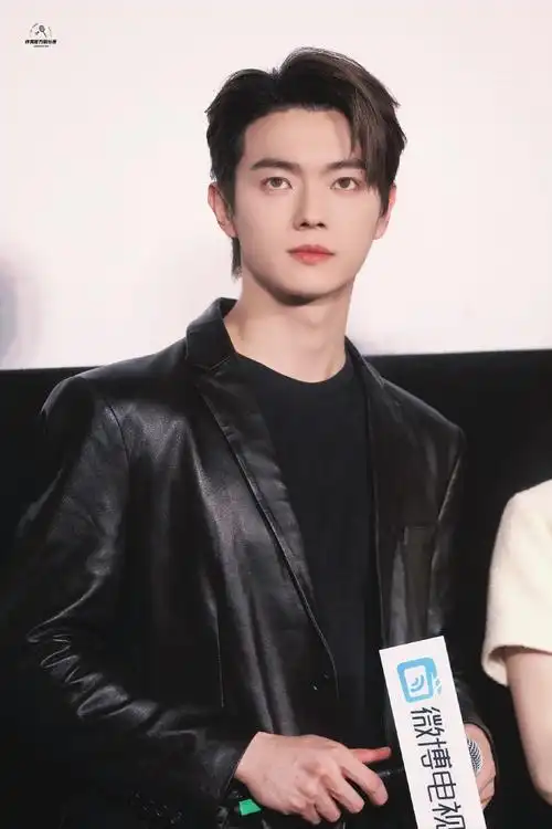 乐游原#xk#许凯李嶷#今天也是元气满满的so一天的行程辛苦啦@许凯soso