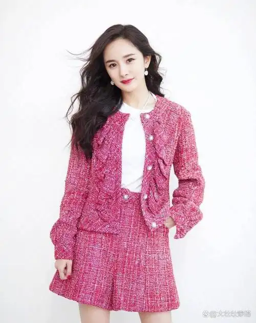 然而,最近一组杨幂的穿搭照片再次引起了大家的关注.