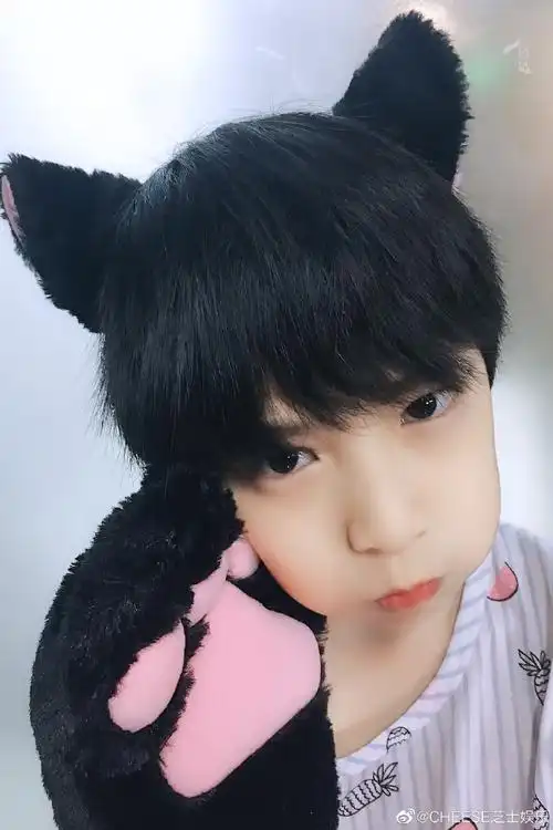 #刘耀文 自拍学者#