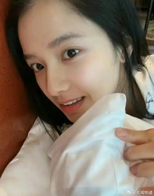 张婧仪素颜照    她是内娱素颜照最多的女明星吧,这姐真不把我们当