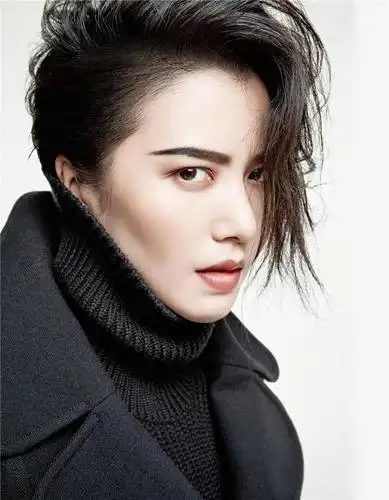 她孤注一掷参加选秀屡屡受挫后终于用民族摇滚风杀出一条血路