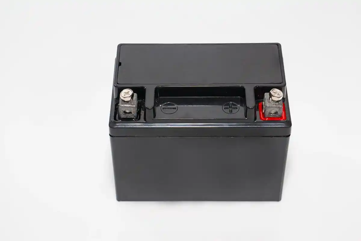 雅迪电动车专卖问了一下,车架子是一样得,同样得里程,安装铅酸电池得