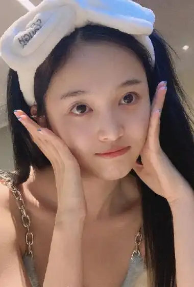 吴宣仪素颜居家照图片34