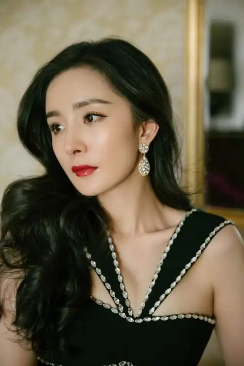 杨幂雅诗兰黛品牌全球代言人