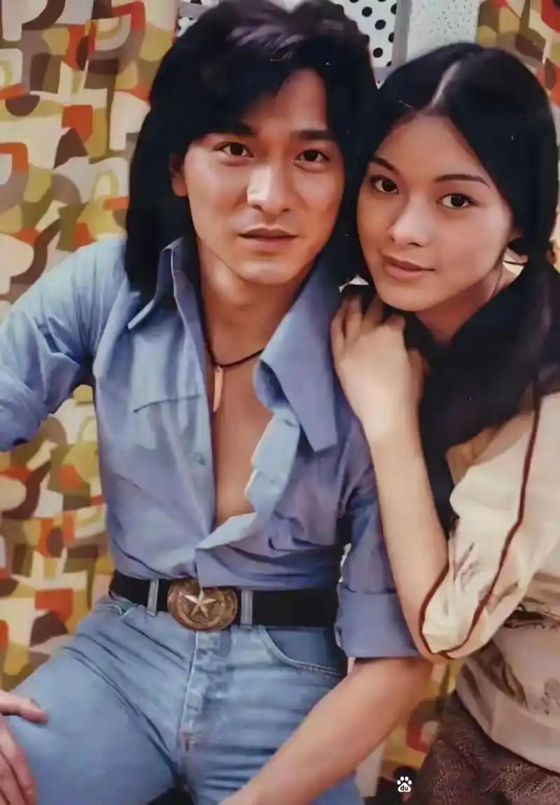 刘德华珍藏老照片,旁边这位女的是谁?