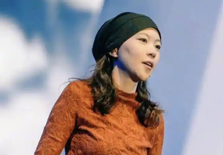 窦靖童和女友已在国外结婚了!另一半也是圈内人,两人年龄相差12岁