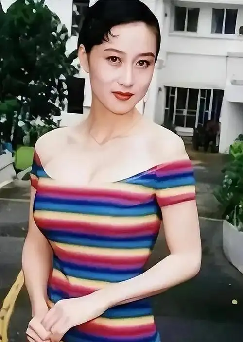 利智:一位闪耀的演艺之星利智,一位备受瞩目的女演员,不仅在演艺事业