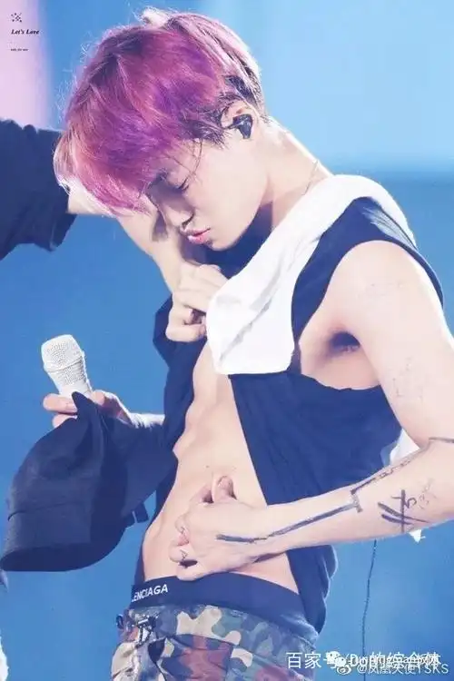 exo-kai金钟仁:可以在腹肌上捏出一个大象,想拥有