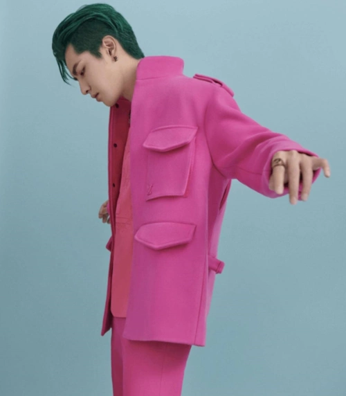 吴亦凡被上帝吻过脸就算了,可他穿上粉红套装,身材也像被开了窗