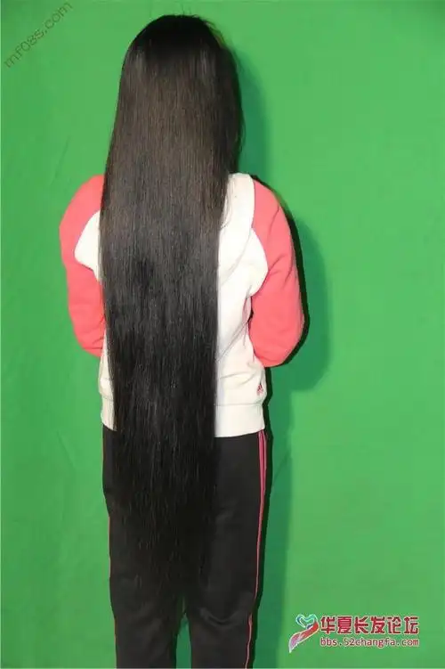 剪下青涩女生一米乌黑长发