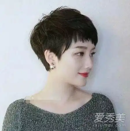 女生头发厚又多适合什麼长发 头发后又多适合什麼短发