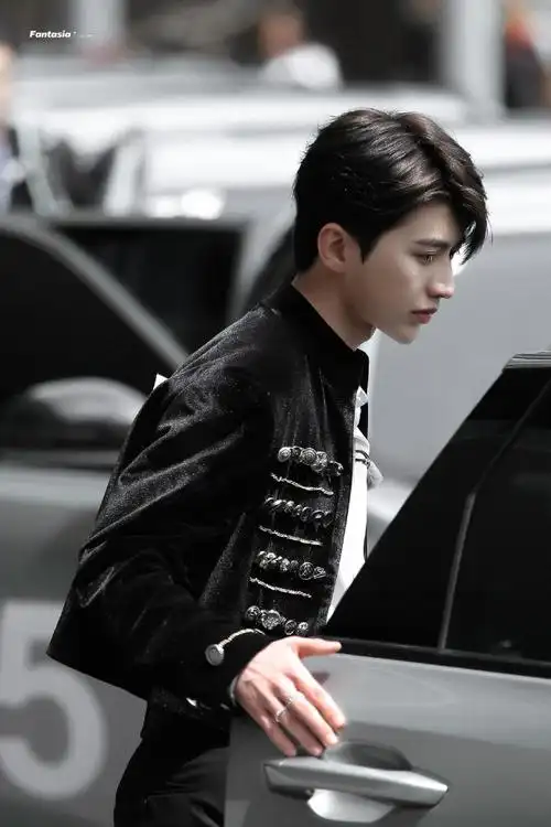 蔡徐坤宫廷风造型##奔跑吧蔡徐坤