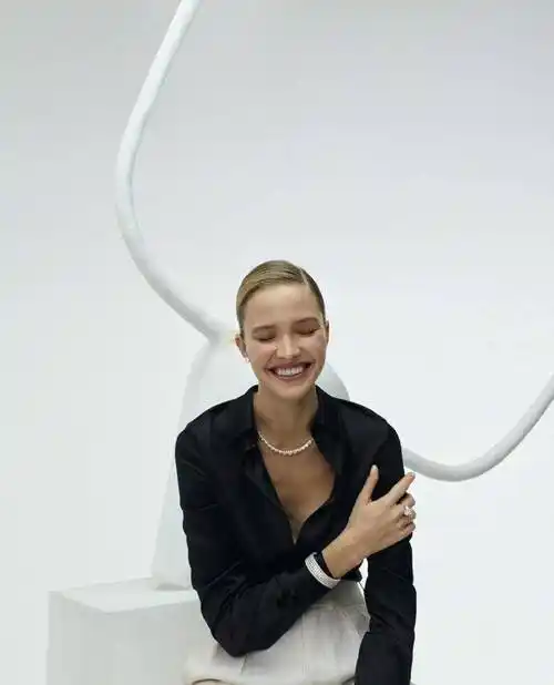 俄罗斯模特兼女演员萨沙·露丝(sasha luss)拍摄的时