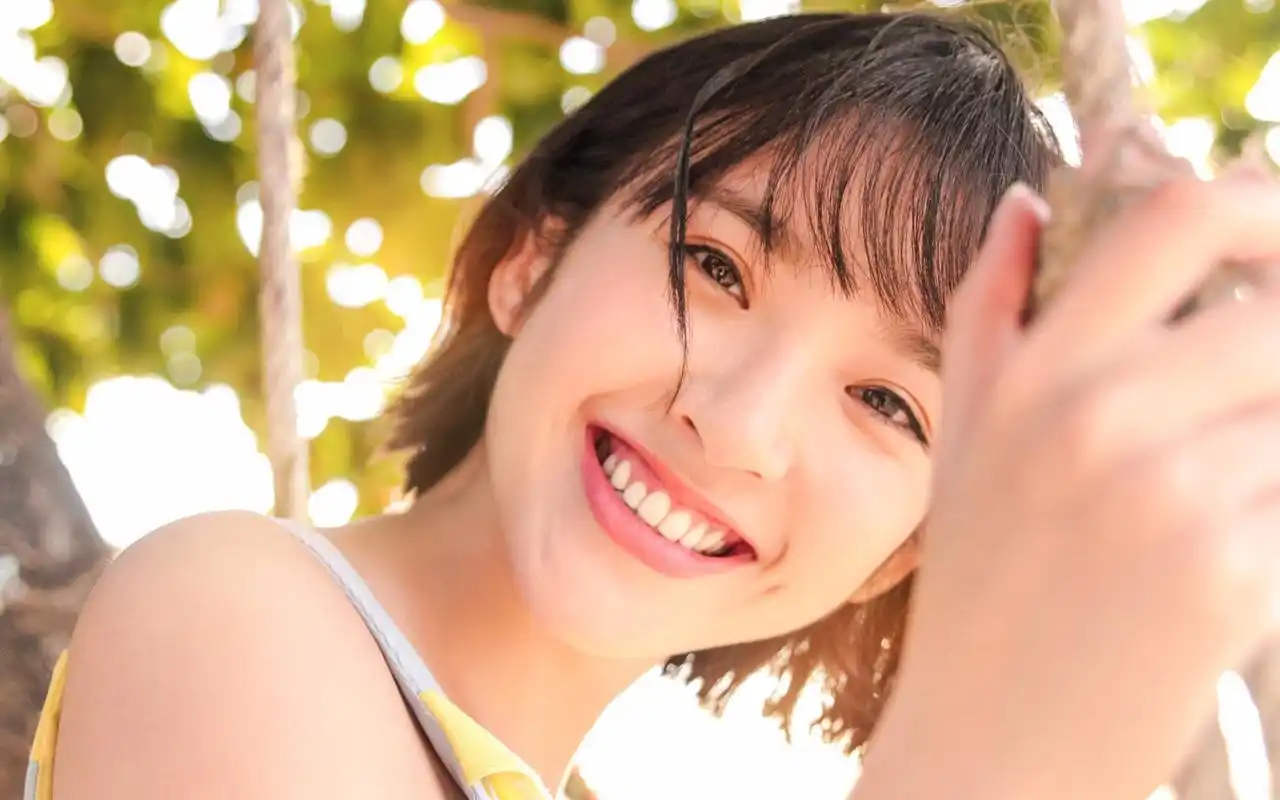 治愈系微笑美女唐艺昕高清壁纸