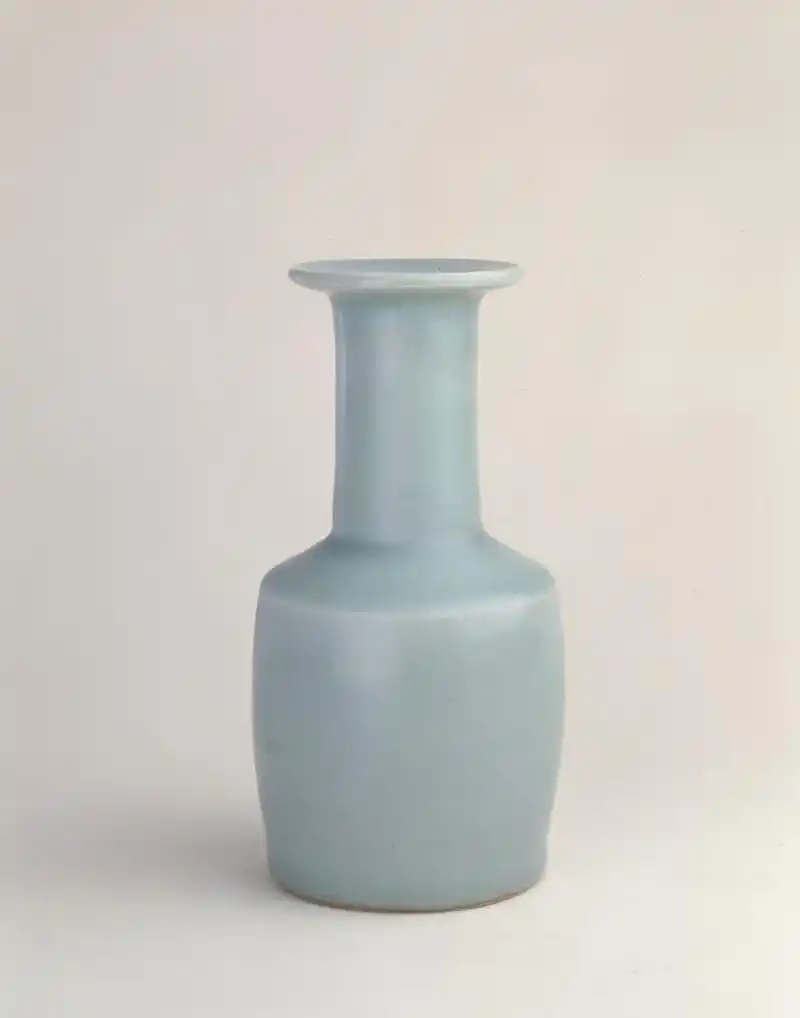 盘口瓶到长颈瓶的演变过程是古人对瓷器器形审美提升的过程