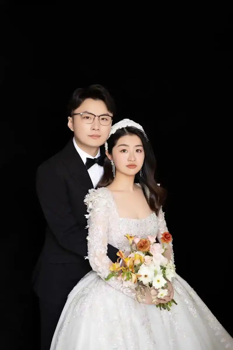 吾家有喜,婚礼倒计时啦,晒晒俩宝贝的婚纱照,从此以后多了一个 - 抖音