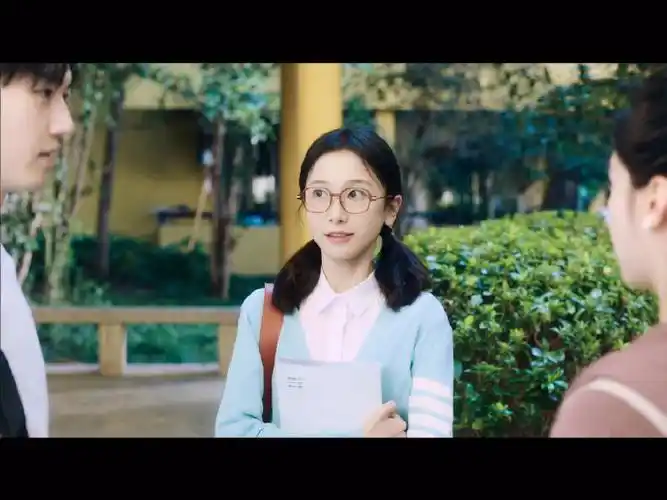 四年了姜梓新还是那个明玉小可爱