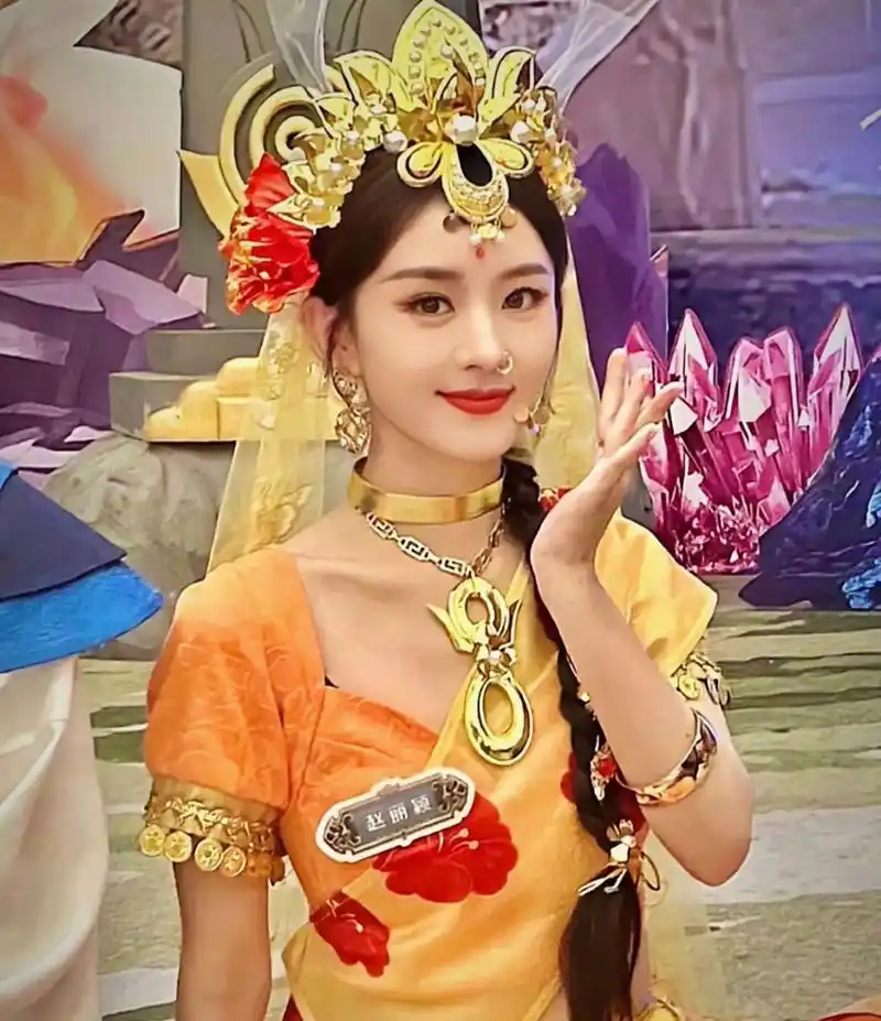 赵丽颖,张娜拉虽然一个是中国的,一个是韩国的,但两人却长得很像