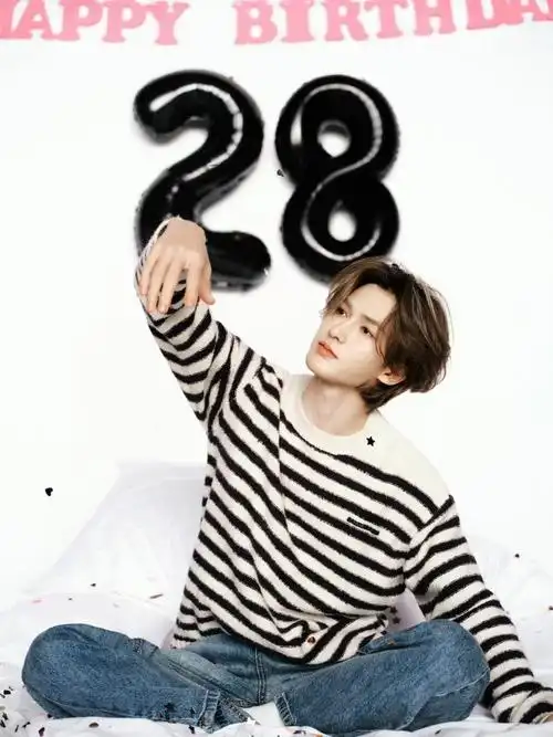 朱正廷28岁生日照帅气阳光笑容温暖尽显青春活力魅力无限