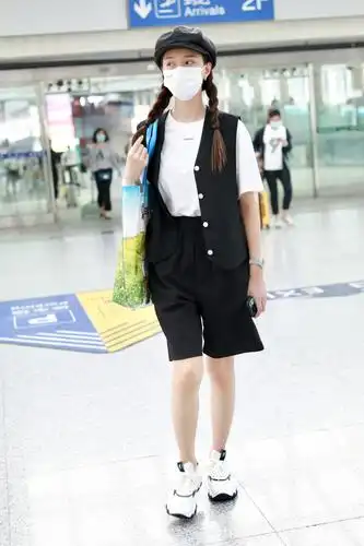 1/ 12 2021年5月14日,北京,沈梦辰现身机场.