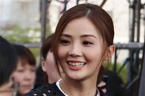 陈伟霆的现任女朋友是谁(起底陈伟霆新女友真实身份)