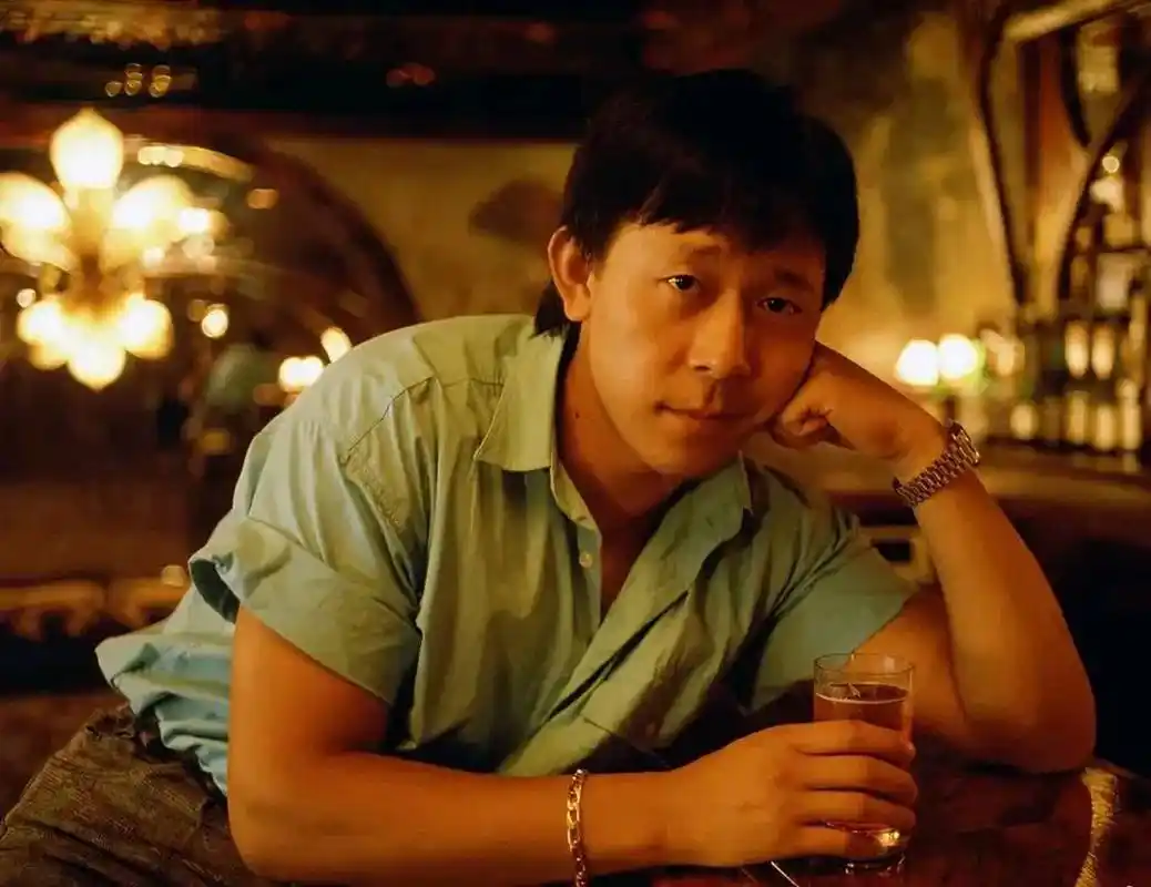 明星老照片:年轻时的姜文,有人说夏雨就特别像年轻时的姜文.