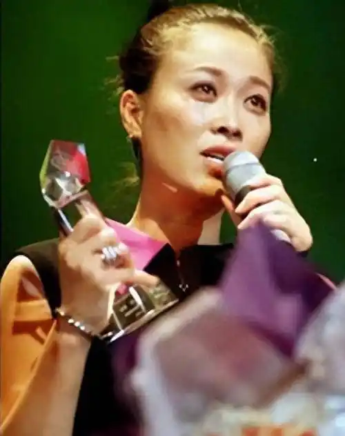 56岁田震暴瘦认不出?