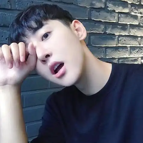 可爱到爆的男生头像