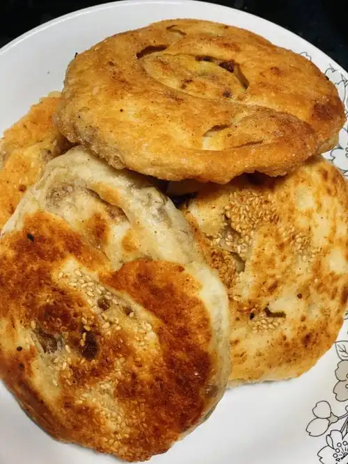 集美们我又做锅盔了