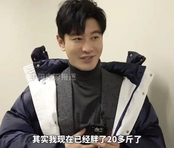 黄晓明的肚子突出,脸上的轮廓饱满,与之前判若两人(2)