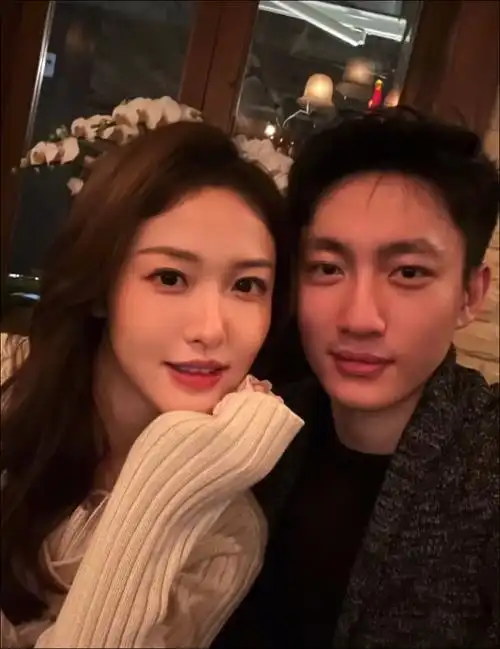 ai绘画   #李聂霜玉  #张根源  霸道总裁 和