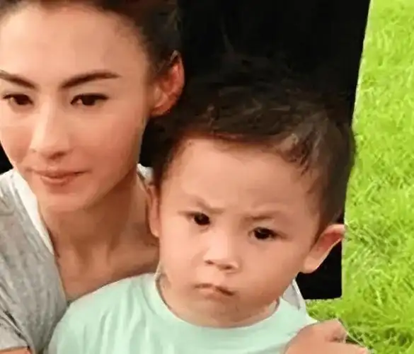 张柏芝和王菲竟然开始正面交锋,谢霆锋不好办了