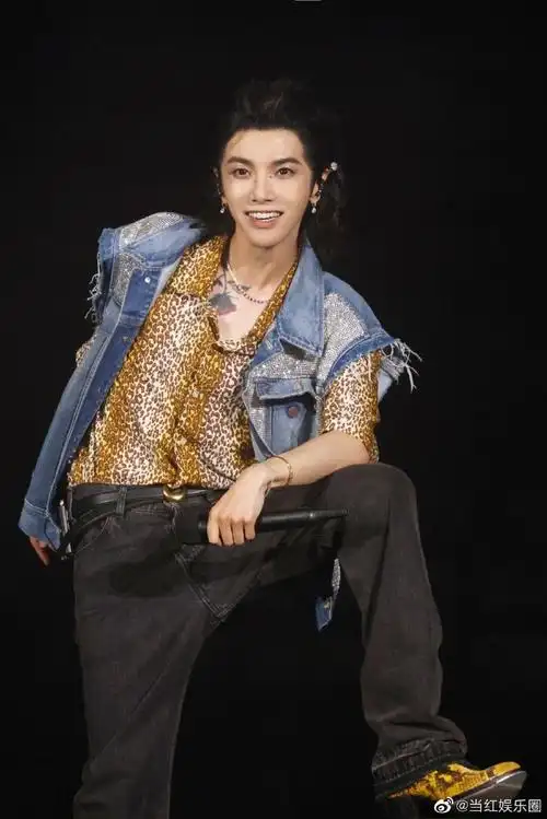 华晨宇武汉演唱会舞台照##华晨宇演唱会