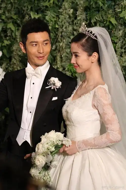 黄晓明baby一直秉持着"高调秀恩爱"作风,尤其是2015年,二人的"世纪