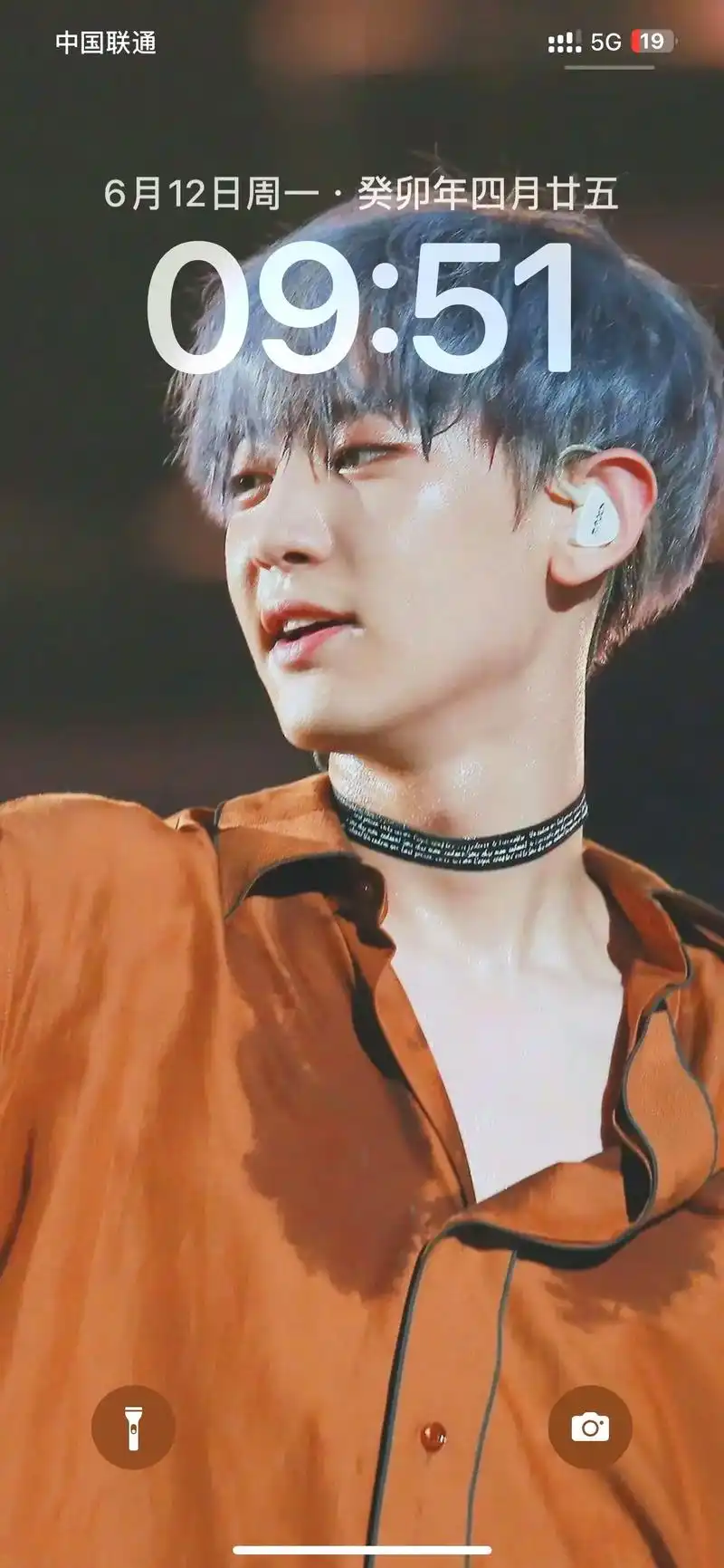 朴灿烈壁纸.泡菜鱼的帅照#朴灿烈 #chanyeol #灿烈 - 抖音