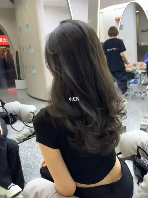 秋冬显瘦发型长发烫发推荐蓬松动感超显瘦