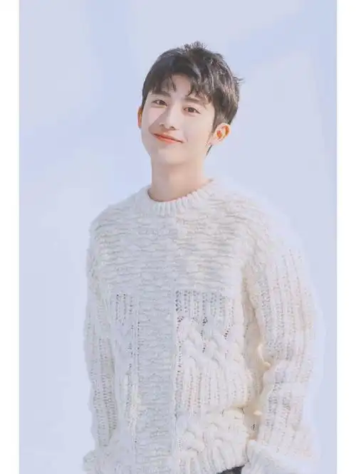 今天就更一下有亿点帅的郝富申吧