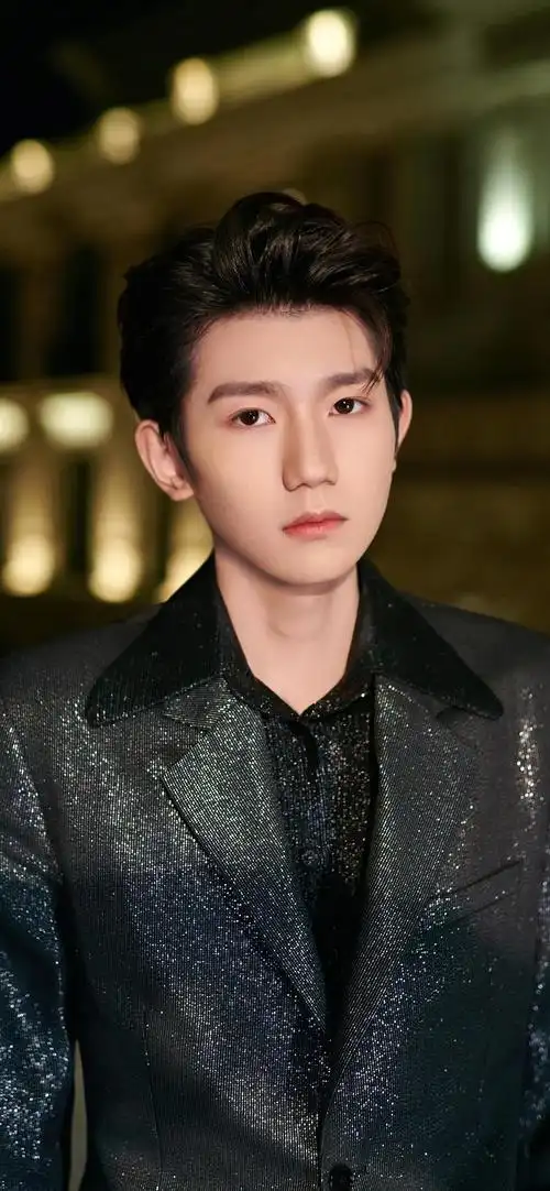 时间:2021-02-04浏览:(674)标签:王源格式:jpg